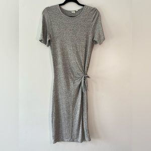 Gap Gray with white short sleeve dress tied at the waist.